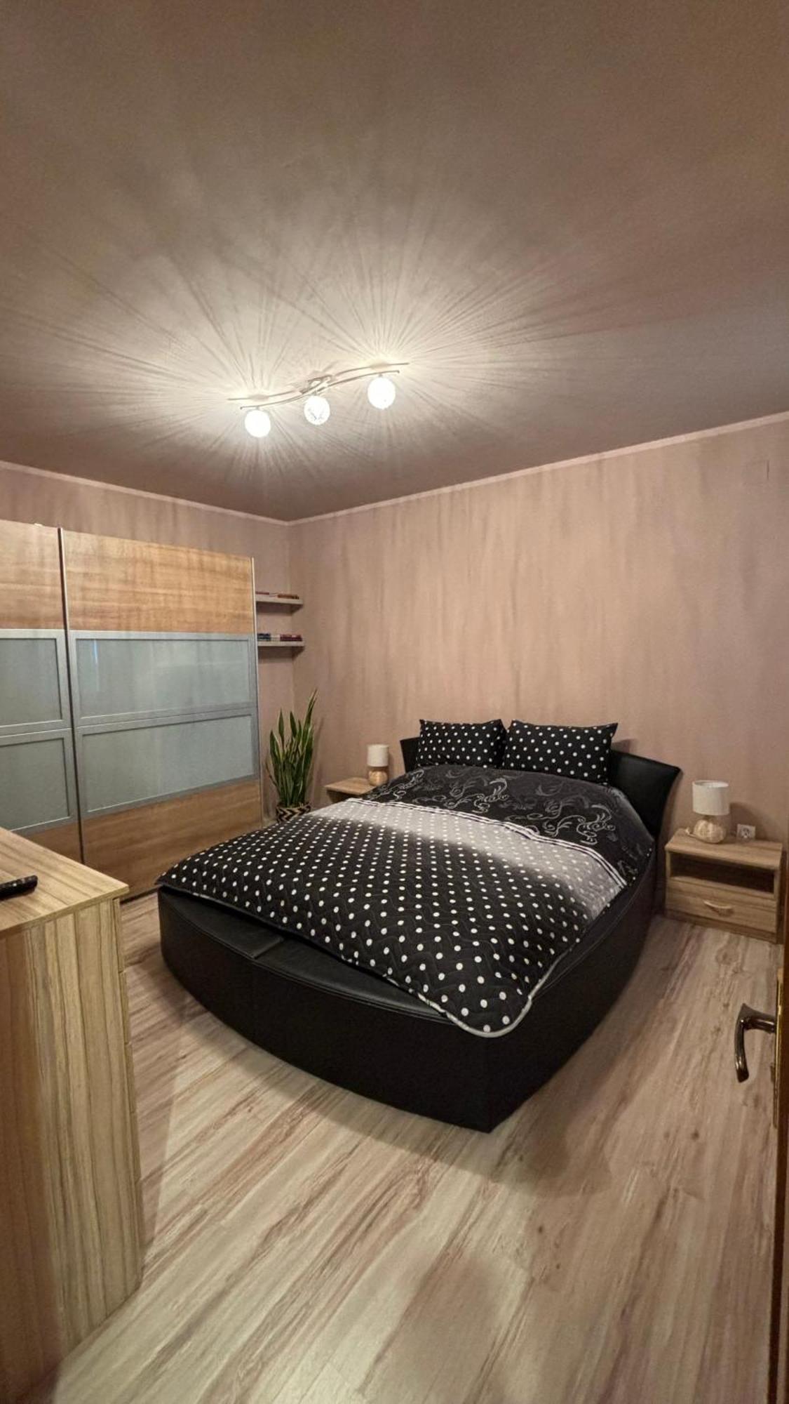 Makra-Teto Oeregtoelgy Apartman Pětikostelí Exteriér fotografie